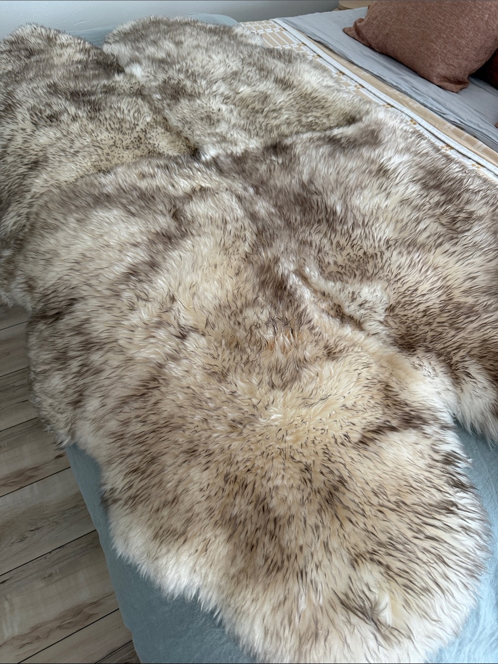 Plush Natural Sheepskin Throw - Cream & Brown - Picture 3 of 4